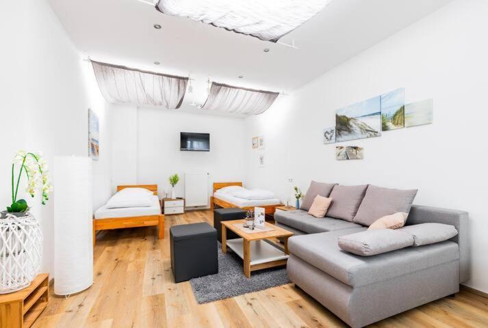 Budget Rooms West With Shared Kitchen Vienna Exterior photo