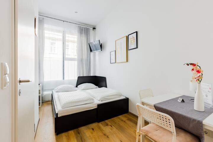 Budget Rooms West With Shared Kitchen Vienna Exterior photo