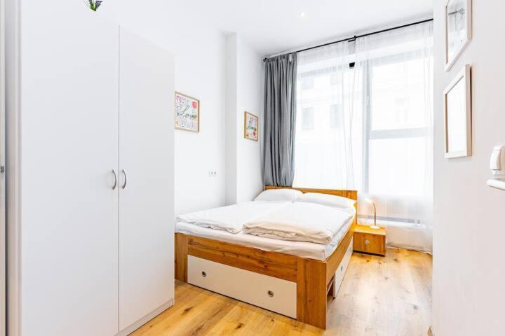Budget Rooms West With Shared Kitchen Vienna Exterior photo