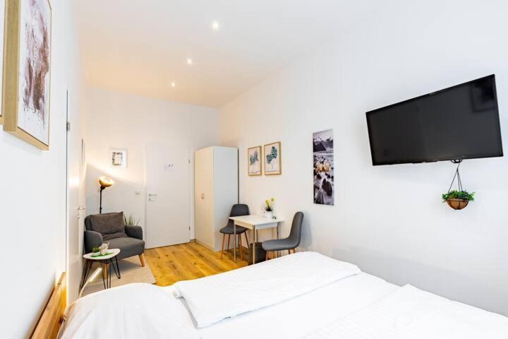 Budget Rooms West With Shared Kitchen Vienna Exterior photo