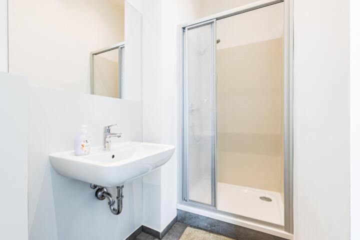 Budget Rooms West With Shared Kitchen Vienna Exterior photo