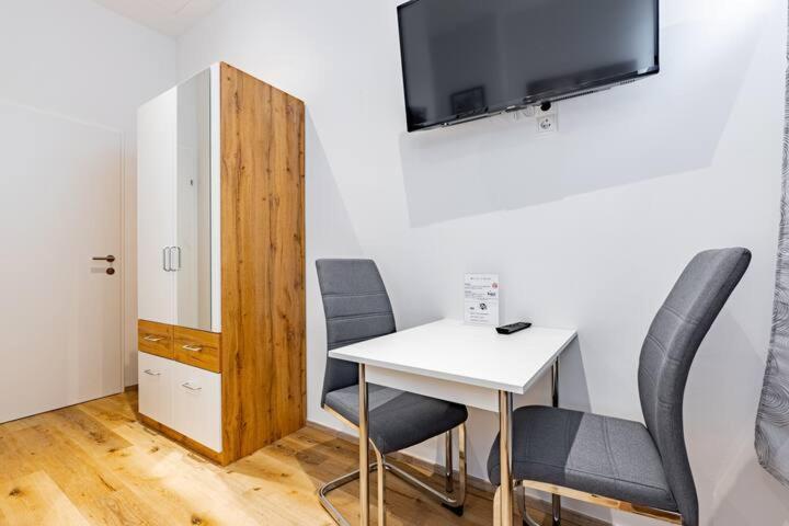 Budget Rooms West With Shared Kitchen Vienna Exterior photo