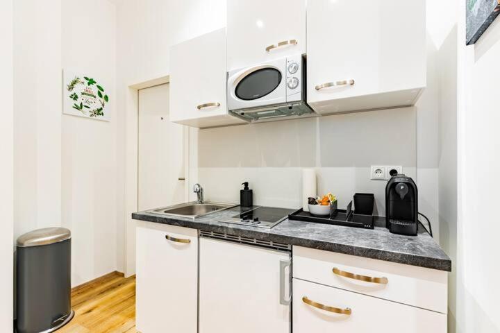 Budget Rooms West With Shared Kitchen Vienna Exterior photo