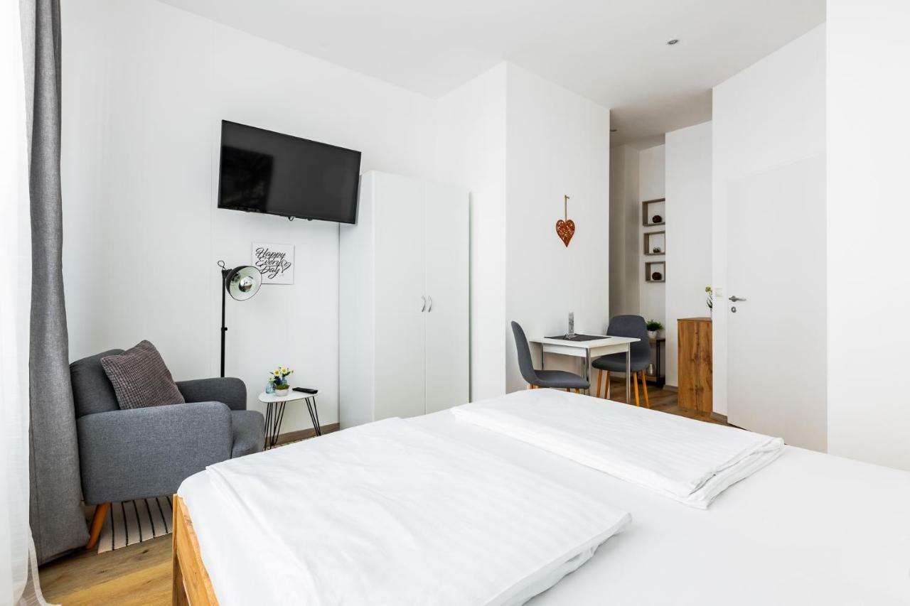 Budget Rooms West With Shared Kitchen Vienna Exterior photo